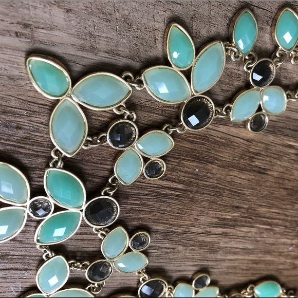 Beautiful Necklace w/mint and smoky stones - Picture 2 of 4